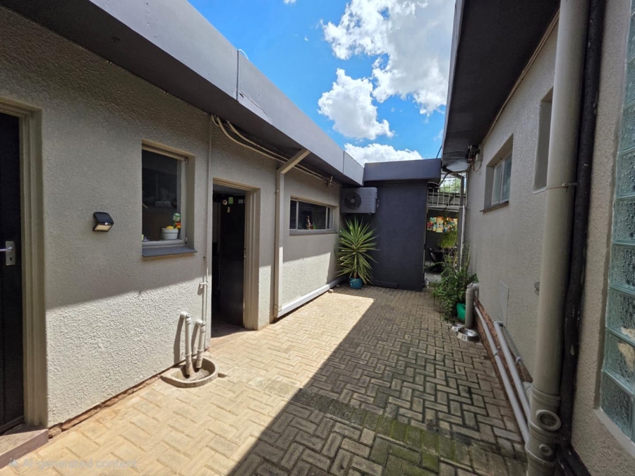 6 Bedroom Property for Sale in Heuwelsig Free State